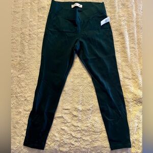 Old Navy STEVIE women’s pants size M. NWT NEVER WORN!